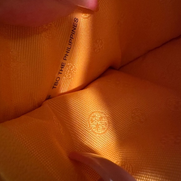 Tory Burch Britten Chain Wallet - Picture 6 of 6